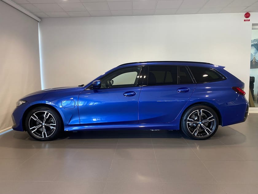 Bild 2 av BMW 330e Touring Sportstolar Drag Parkeringsassistent