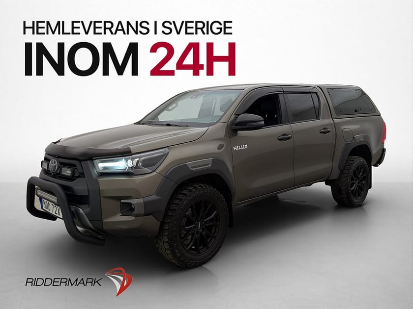 Bild 1 av Toyota Hilux Dubbelhytt Invincible 2.8 4WD Värmare Drag JBL Skinn Moms
