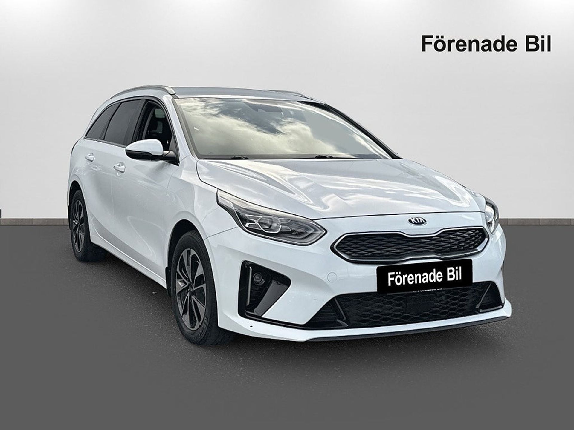 Kia Ceed SW PLUG-IN HYBRID ADVANCE 2021, photo 3/10