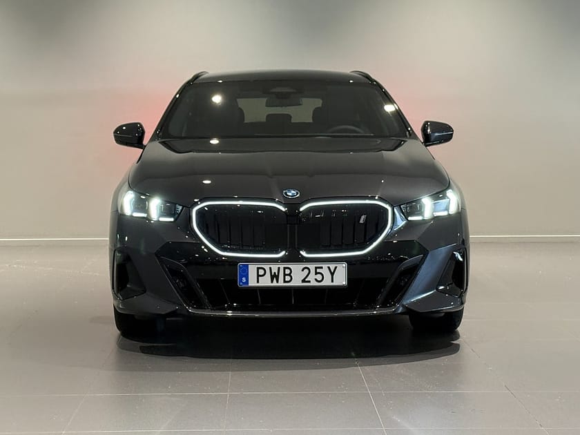 Bild 4 av BMW i5 xDrive40 Touring xDrive DEMO M Sport Pro Drag Innovation HUD H/K