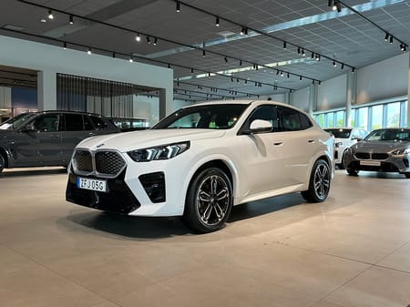 BMW iX2 xDrive30 M Sport Driving Assistant Plus Dragkrok