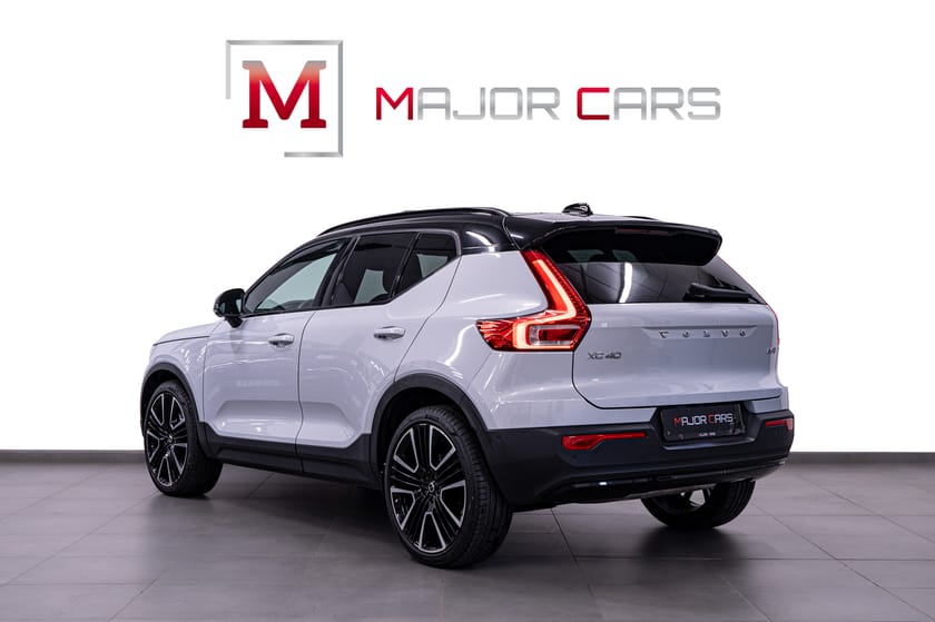 Bild 4 av Volvo XC40 B5 AWD R-Design Pano 21" H/K 360° Drag Värmare 250hk
