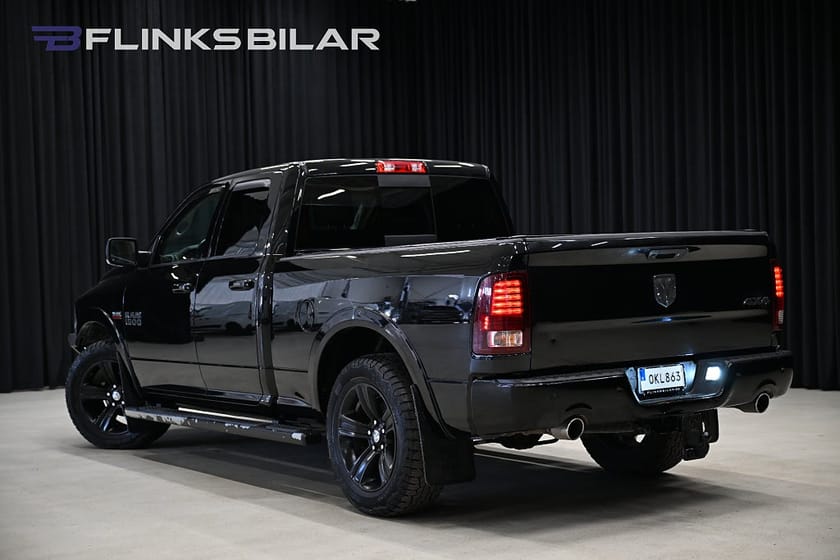 Bild 4 av RAM 1500 Quad Cab 5.7 V8 HEMI 4x4 395HK Automat|Taklucka|GPS|Backkamera