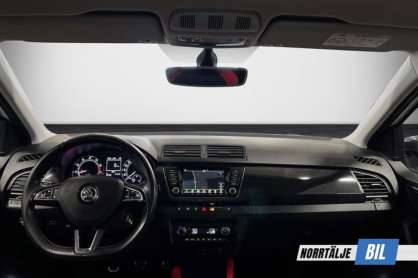 Bild 3 av Škoda Fabia Skoda 1.2 110HK TSI MONTE CARLO PANO NAVI CARPLAY M&K PDC 17"