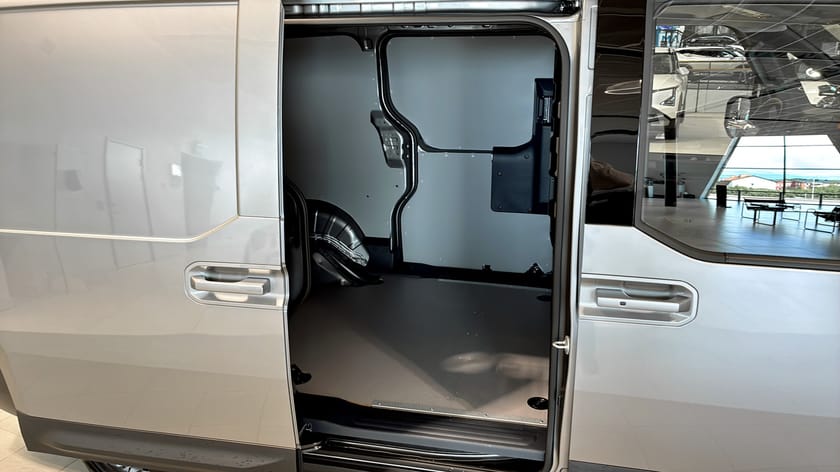 Bild 5 av Kia PV5 Long Range Cargo PLUS 4DR L2H1