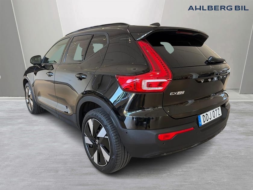 Bild 3 av Volvo EX40 Single Motor Extended Range ⚪ ExtendedRange Plus SE, Dragkrok Halvautomatisk, Parkeringskamera 360, Baklucka Elmanövrerad, Google Maps