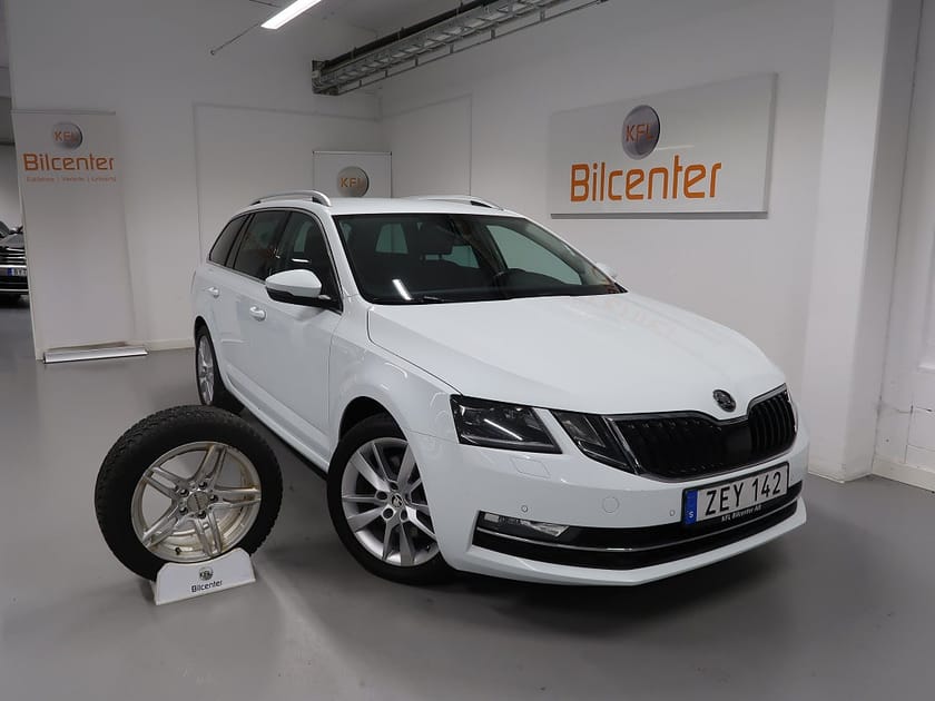 Bild 1 av Škoda Octavia Kombi Skoda 1.8 TSI 4x4 Style V-Däck ingår CANTON-Drag-Kamera-Värma