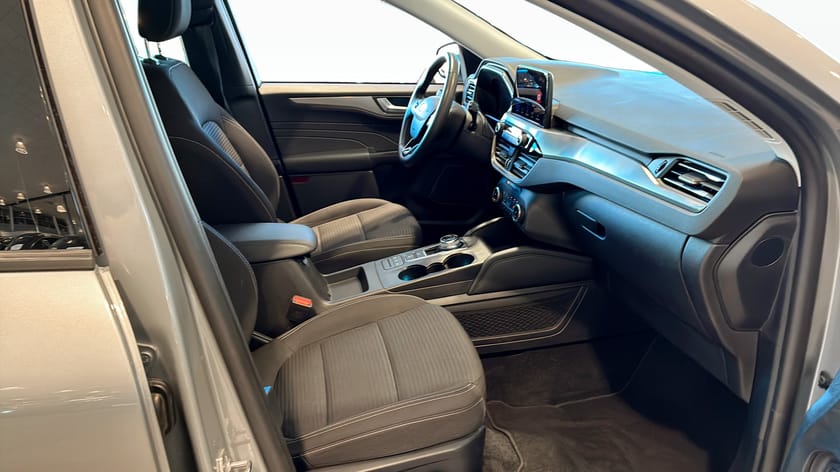 Bild 3 av Ford Kuga Plug-In Hybrid TITANIUM 2.5 FWD 225HK CVT