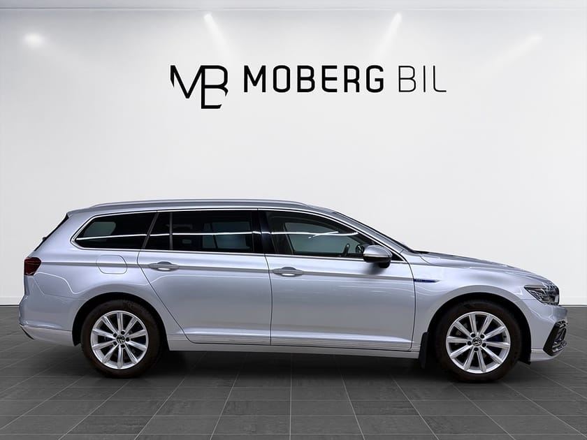 Bild 3 av Volkswagen Passat Sportscombi GTE SC 218hk Executive Navi Drag B-Kamera