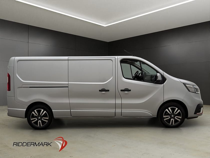 Bild 2 av Renault Trafic Skåpbil Racing Spirit L2 Värmare Dragkrok Kamera Moms
