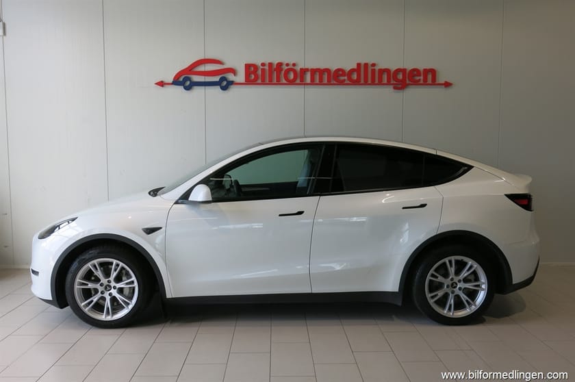 Bild 1 av Tesla Model Y Long Range AWD Drag Momsbil