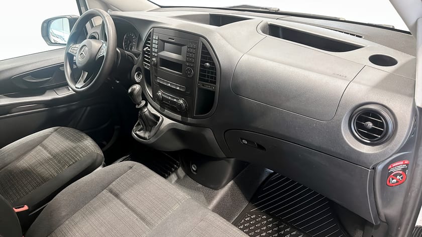 Bild 3 av Mercedes-Benz Vito 111 CDI 2.8t Lång / Låga mil / V-hjul