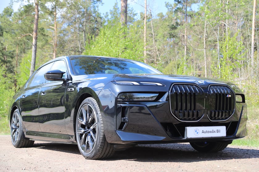 Bild 1 av BMW M760e xDrive Executive Drive PRO / Aut. Dörrar / B&W