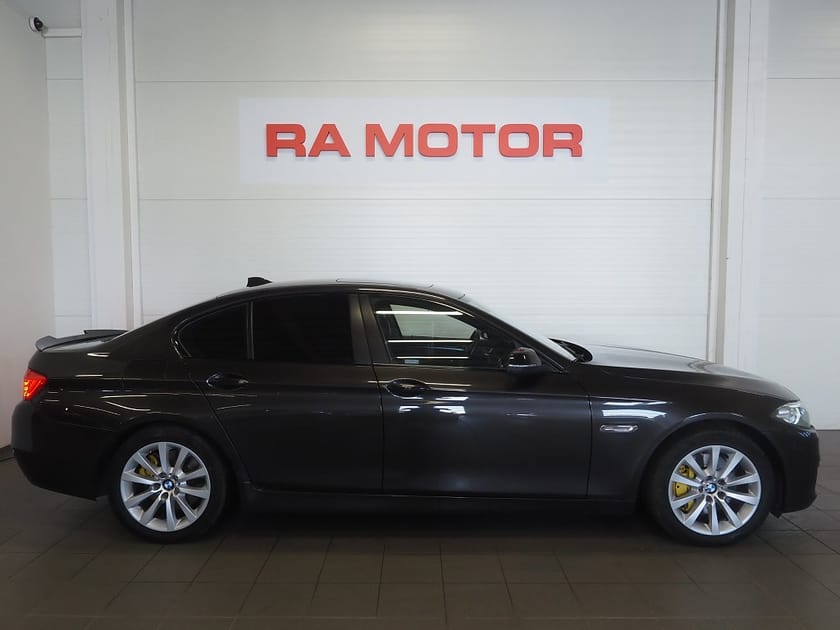 Bild 3 av BMW 530d xDrive Sedan 530 Navi Taklucka H/K D-Värm Drag Skinn