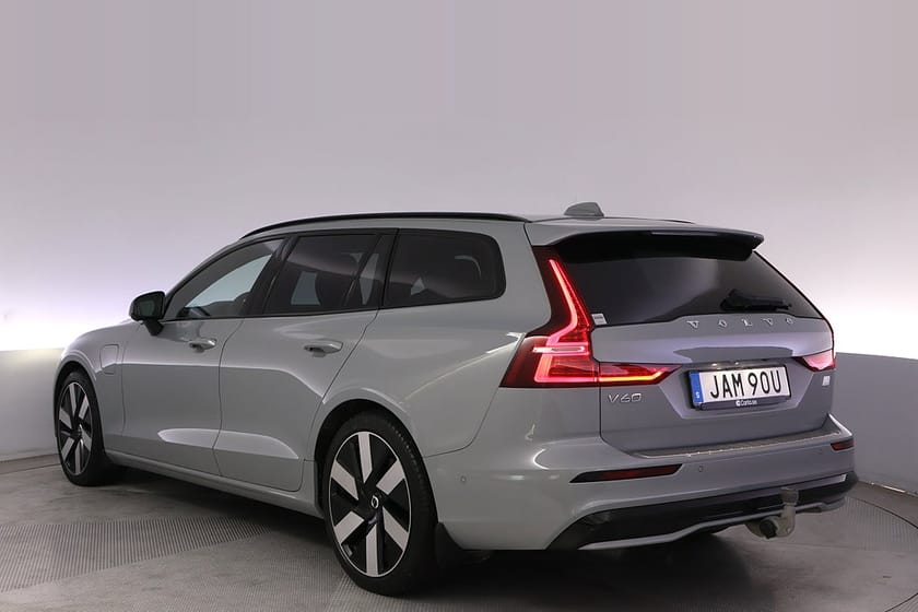 Bild 4 av Volvo V60 Recharge T8 AWD Ultimate Dark Pano 360 HUD HK Drag