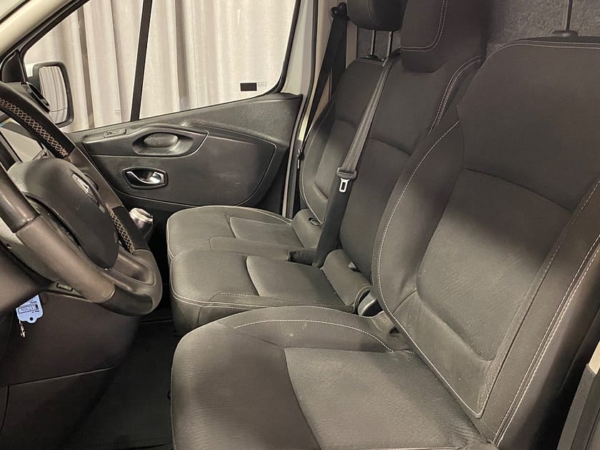 Bild 5 av Renault Trafic Skåpbil L2 3.0t 2.0 dCi Euro 6 drag, dieselvärmare, moms