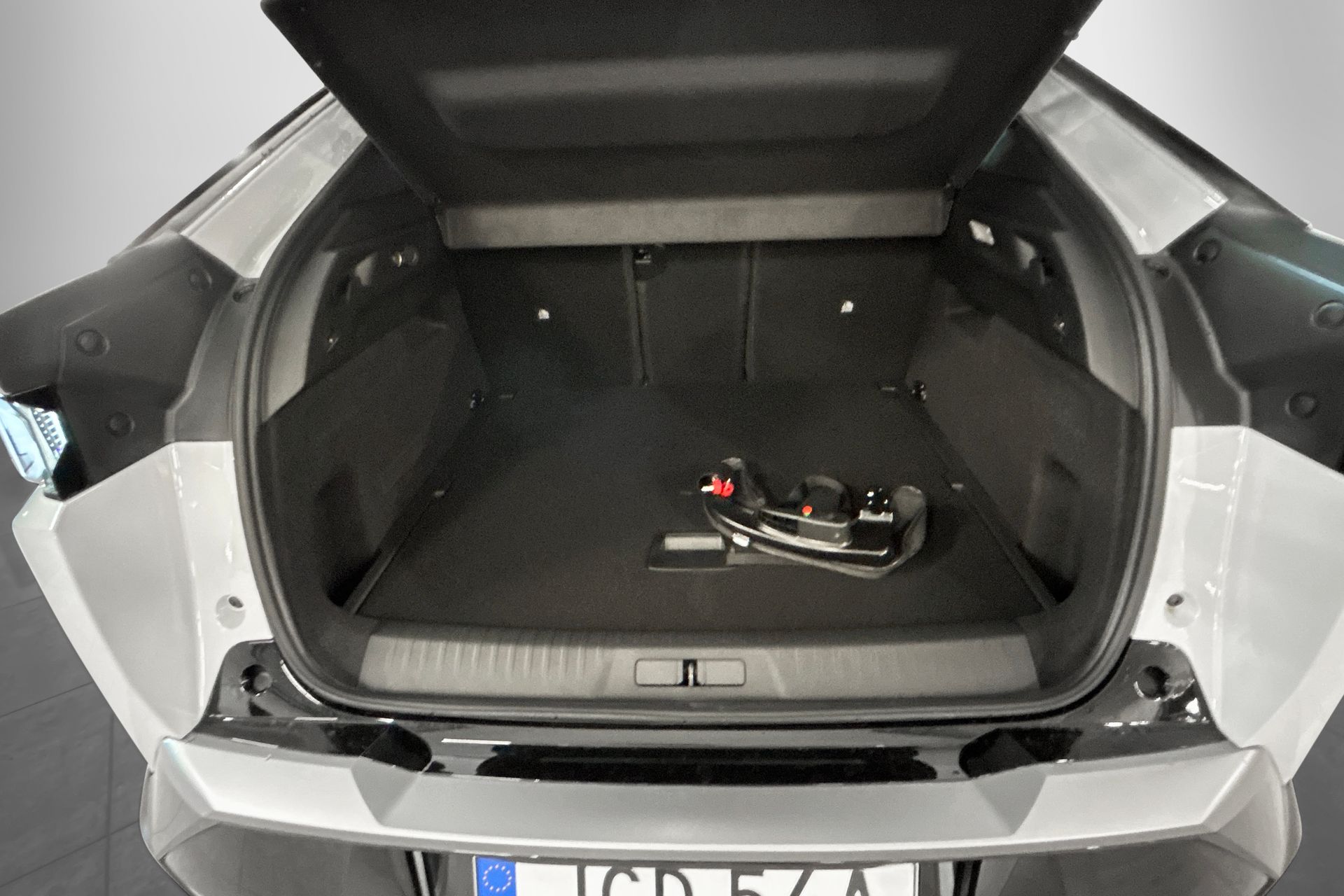 Peugeot e-3008 97 kWh 231hk GT Dragkrok 2027, bild 7/10