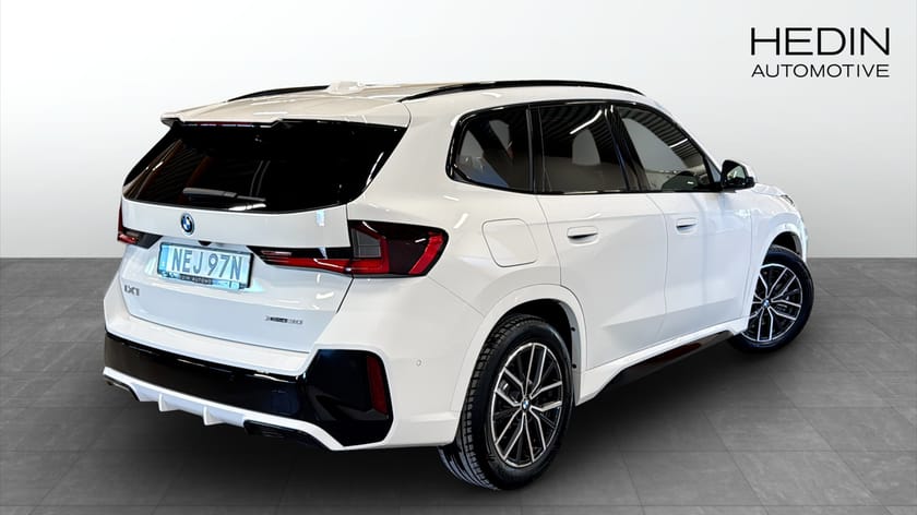 Bild 2 av BMW iX1 xDrive30 M-Sport Drag Head-up