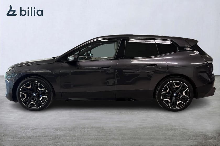 Bild 3 av BMW iX xDrive50 xDrive 50 Sportpaket | Drag | B&W | Pano | Aktiv farth.