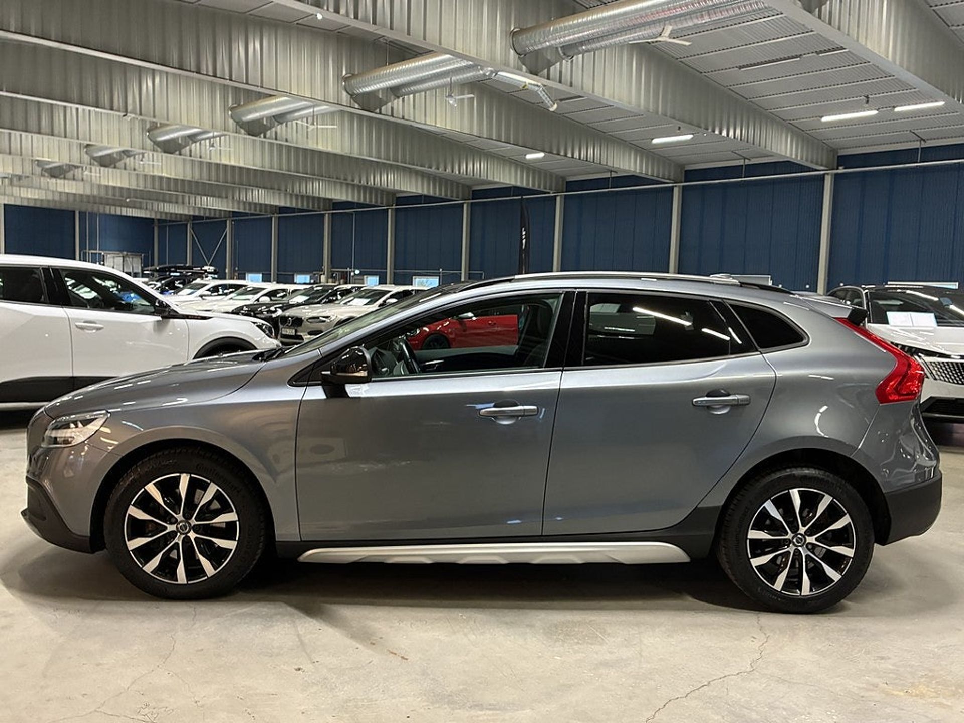 Volvo V40 Cross Country 2019, photo 7/10