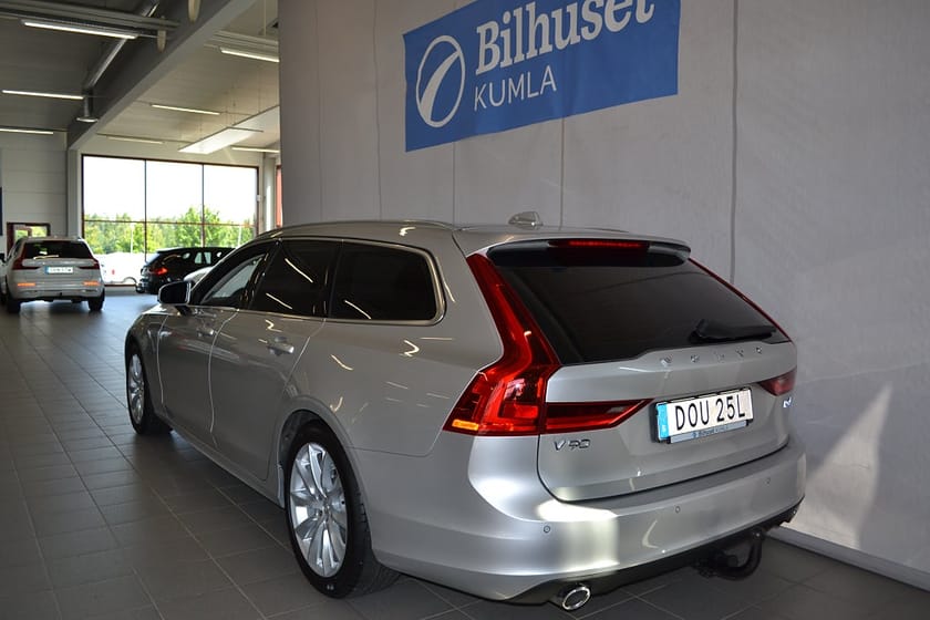 Bild 3 av Volvo V90 D4 AWD Aut Momentum Drag Navi