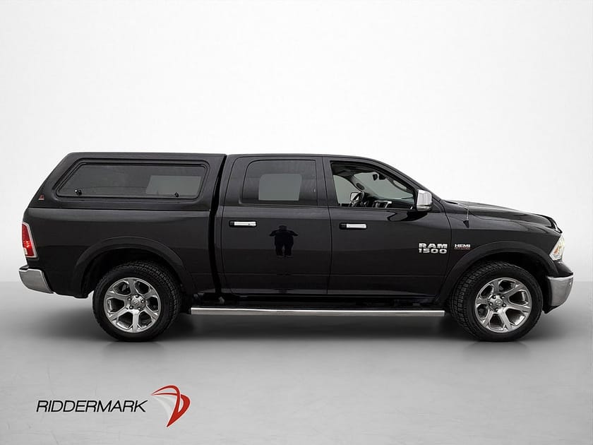 Bild 2 av RAM 1500 Crew Cab Dodge Laramie 5.7 4x4 Luft Kamera Alpine Skinn Kåpa