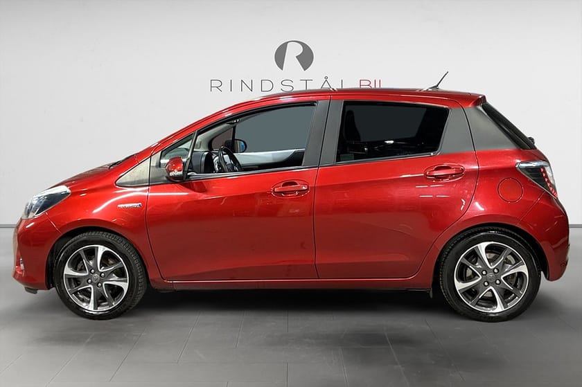 Bild 4 av Toyota Yaris Hybrid 1.5 101 HK AUT EDITION 50 NAVI 12600MIL 16"