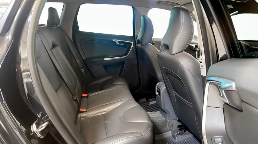 Bild 5 av Volvo XC60 D4 AWD Summum 181Hk / Pano / Drag / Värmare