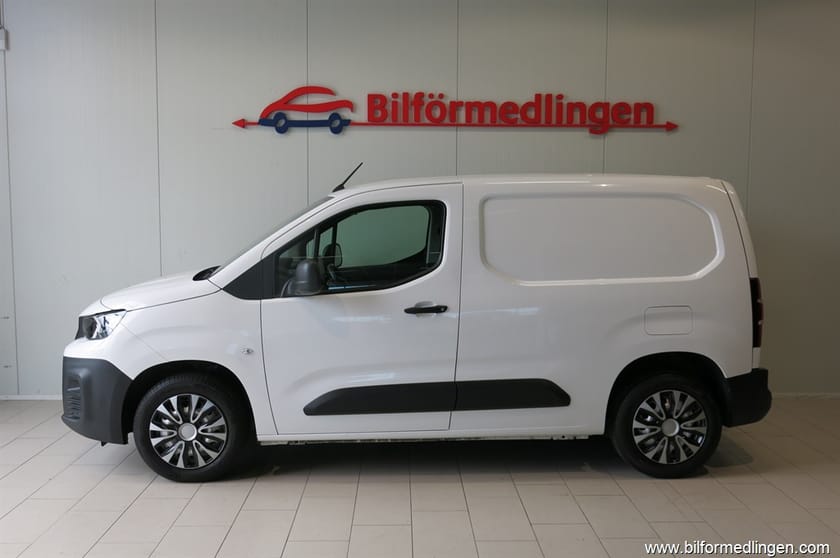 Bild 1 av Peugeot Partner Utökad Last 1.5 BlueHDi Pro 130 hk 3 sit Drag Svensksåld