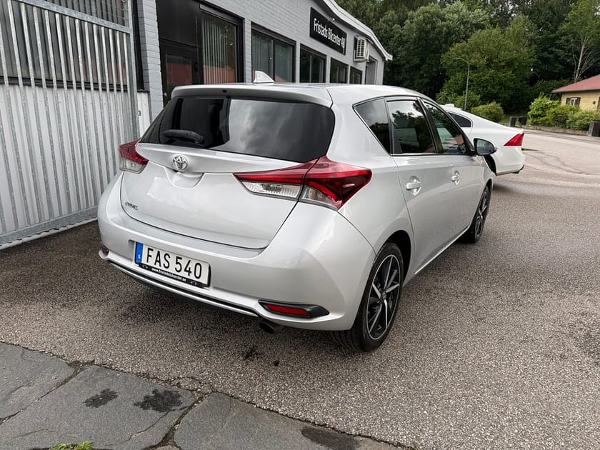 Bild 3 av Toyota Auris 1.2T 116HK 5-D INTENSE EDITION / VÄRMARE