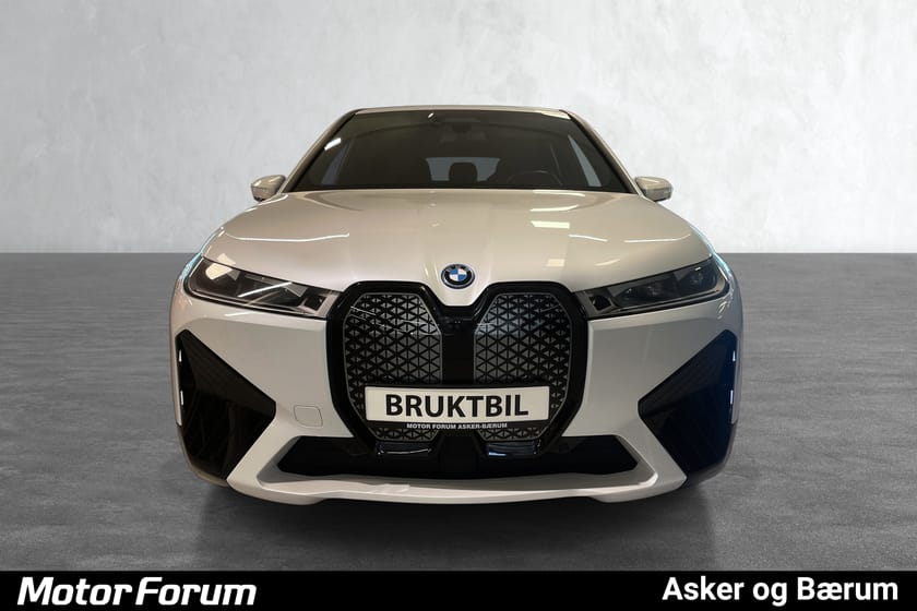 Bilde 2 av BMW iX xDrive40 FULLY CHARGED/HENGERFESTE/360KAM/HARMAN+++/INNBYTTE