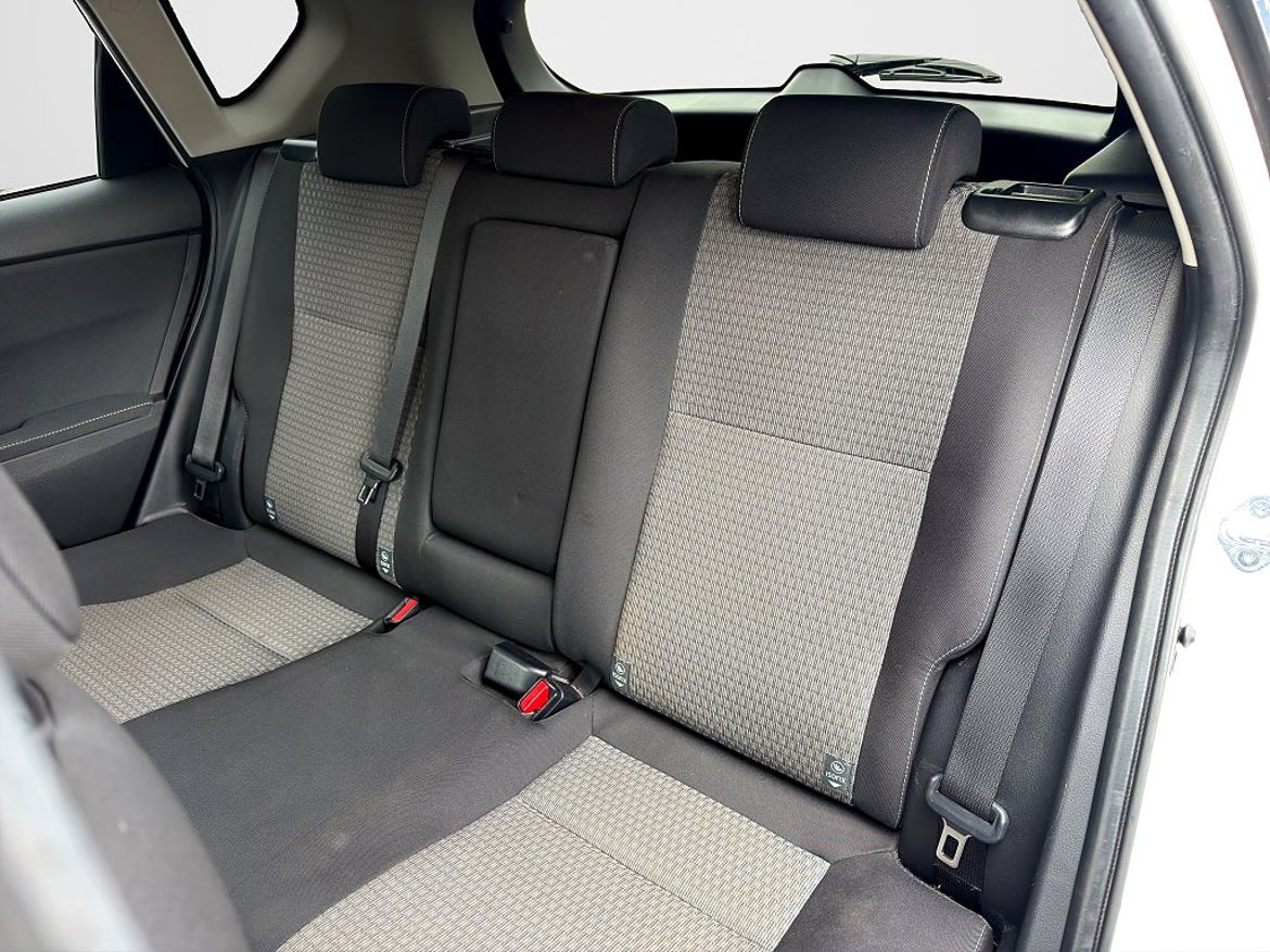 Toyota Auris Hybrid, bild 10 av 16