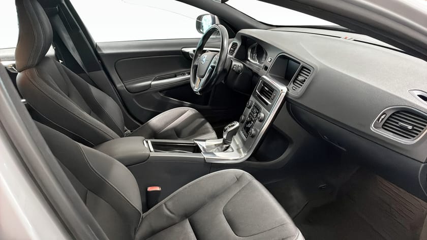 Bild 3 av Volvo V60 D4 Momentum Business Edition / Drag /Pano