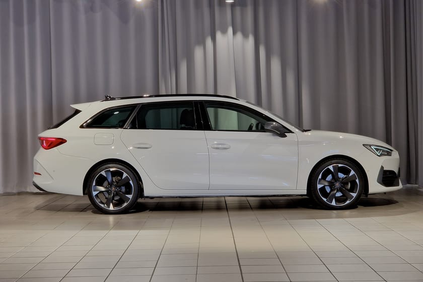 Bild 3 av CUPRA Leon Sportstourer 1.5 eTSI / 150 HK / Drag / Backkamera