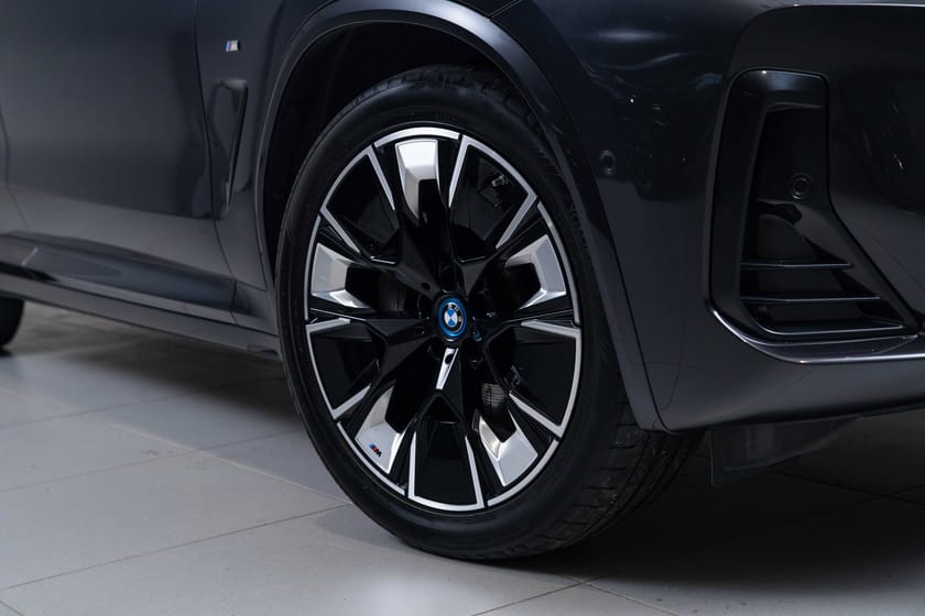 Bilde 3 av BMW iX3 Fully Charged Alt Utstyr M-Sport 6,29%