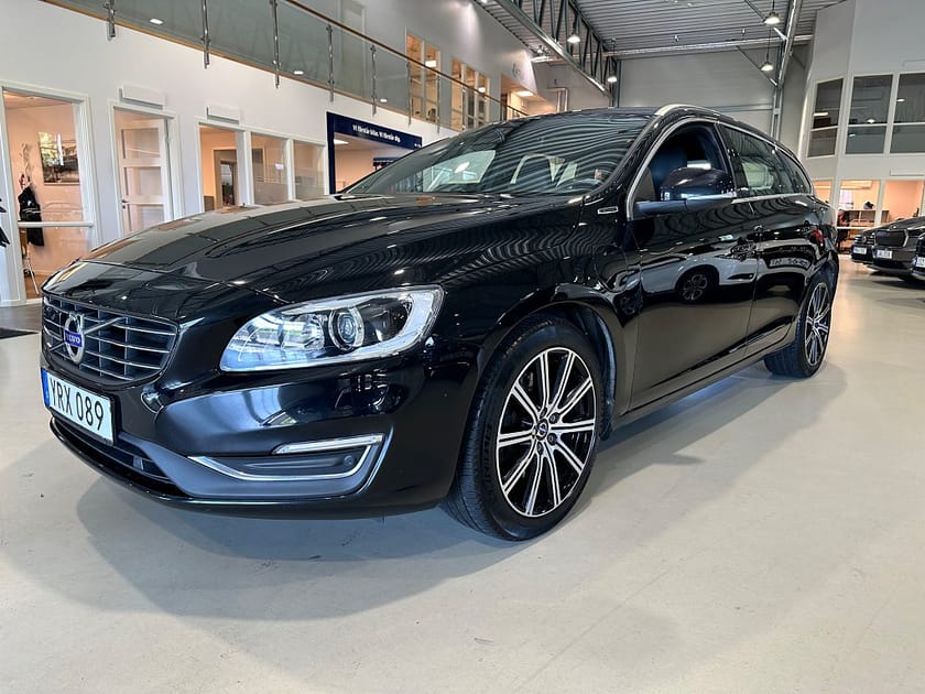 Bild 1 av Volvo V60 D6 Twin Engine AWD Classic,Summum/ Drag / Taklucka /VOC