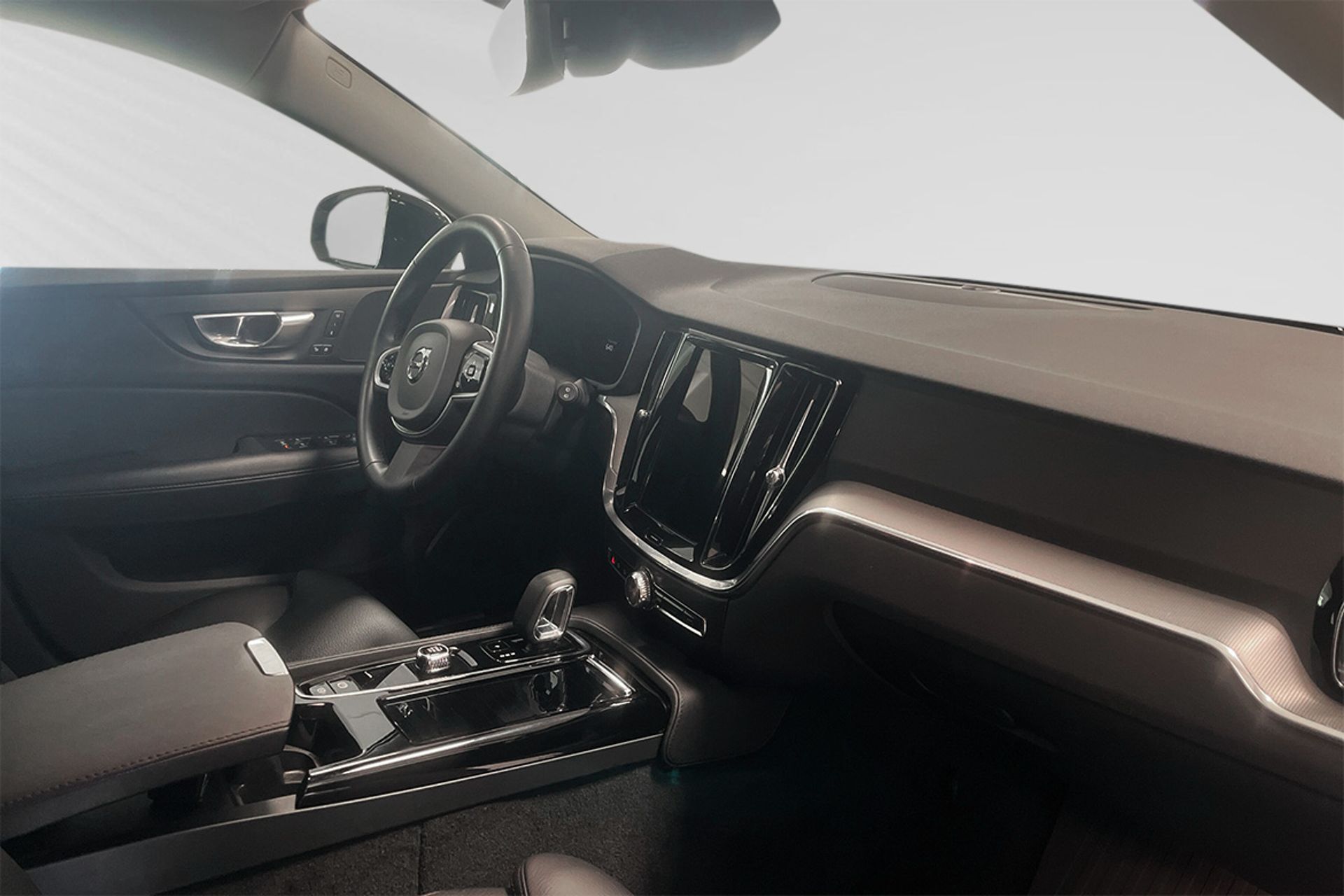Volvo V60 T6 Plus Dark Edition 2025, bild 6/7