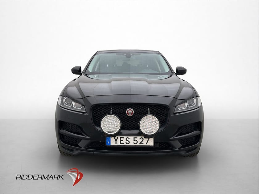 Bild 2 av Jaguar F-Pace 20d AWD 180hk Pano Meridian Kamera