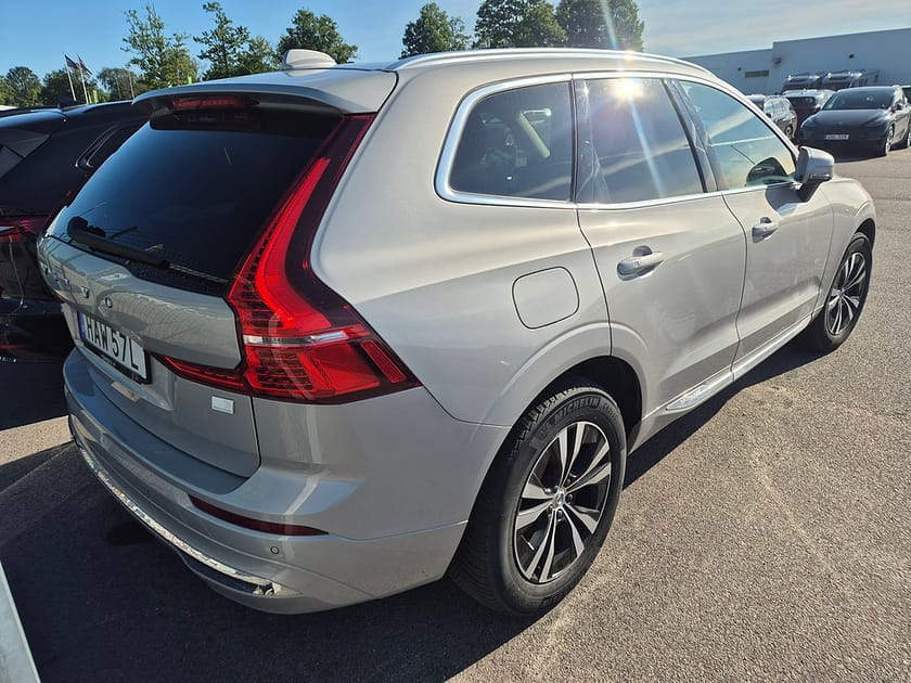Bild 2 av Volvo XC60 T6 Recharge Core Bright plug in AWD 350HK 4x4 Panorama