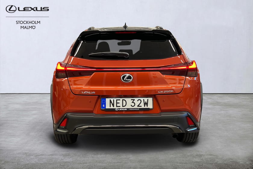 Bild 4 av Lexus UX 250h F Sport Design 184hk P-värm Navi Keyless Backkamera Moms