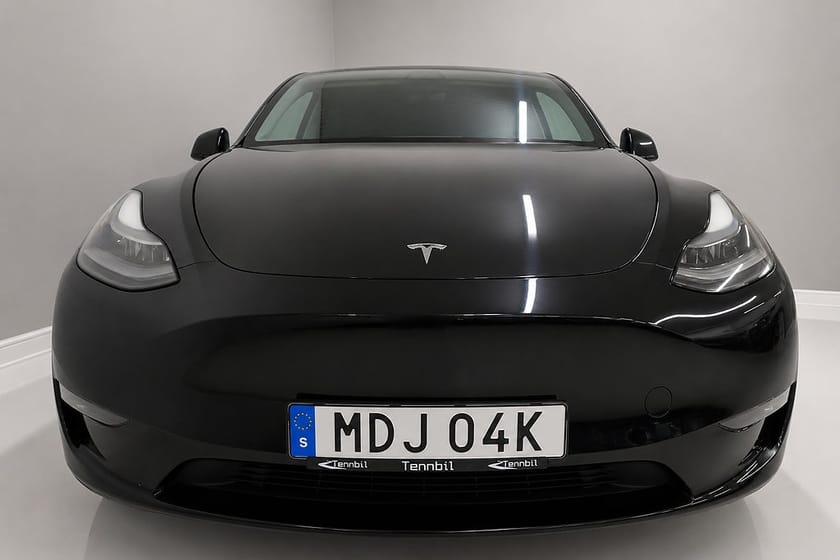 Bild 2 av Tesla Model Y Long Range AWD Dragkrok Panorama MOMS 360°