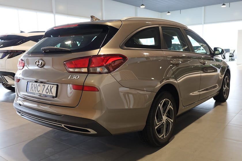Bild 5 av Hyundai i30 Kombi 1,0 T-GDi 120hk MHEV Essential Aut Kamera