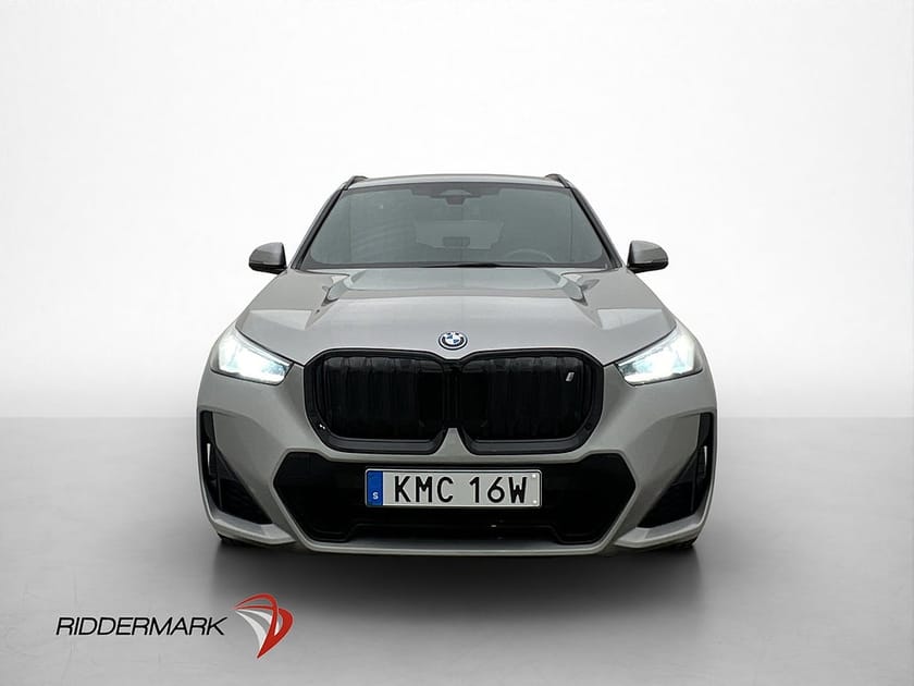 Bild 4 av BMW iX1 xDrive30 M Sport Edition Pano h/k Drag En ägare 306hk