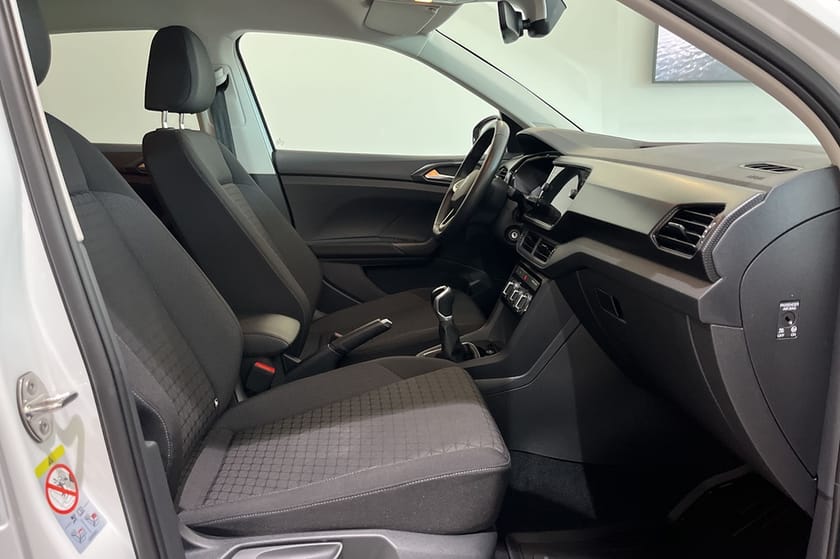 Bild 5 av Volkswagen T-Cross TSI 95 Backkamera App connect
