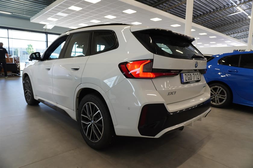 Bild 4 av BMW iX1 eDrive20 M-Sport H K Fartpilot HUD Elstolar 360