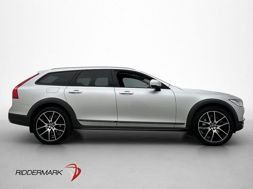 Bild 4 av Volvo V90 Cross Country D4 AWD Plus Pano H/K Skinn Drag BLIS