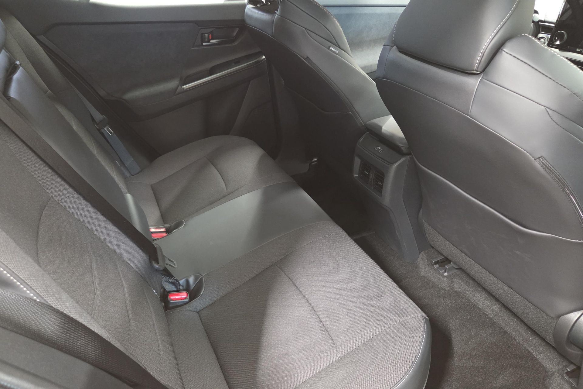 Toyota C-HR+ 77 kWh AWD 2026, bild 7/10