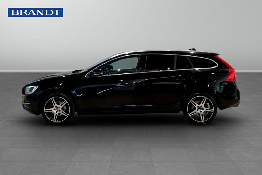 Bild 3 av Volvo V60 D3 Summum, Mörkt tonade rutor 5 st, Baksätesvärme, Keyless