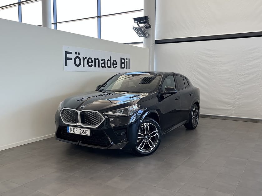 Bild 1 av BMW iX2 xDrive30 M Sport Drag 19" Rattvärme Park Assist