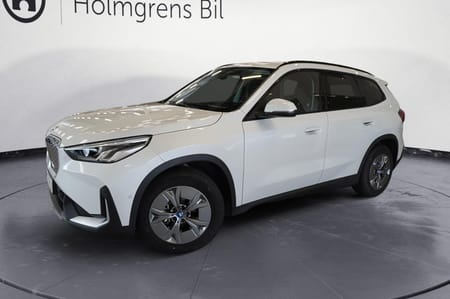 BMW iX1 eDrive20 Active Edition Backkamera Rattvärme Drag